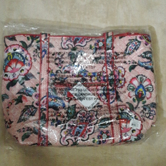 Vera Bradley Handbags - Nwt vera Bradley tote